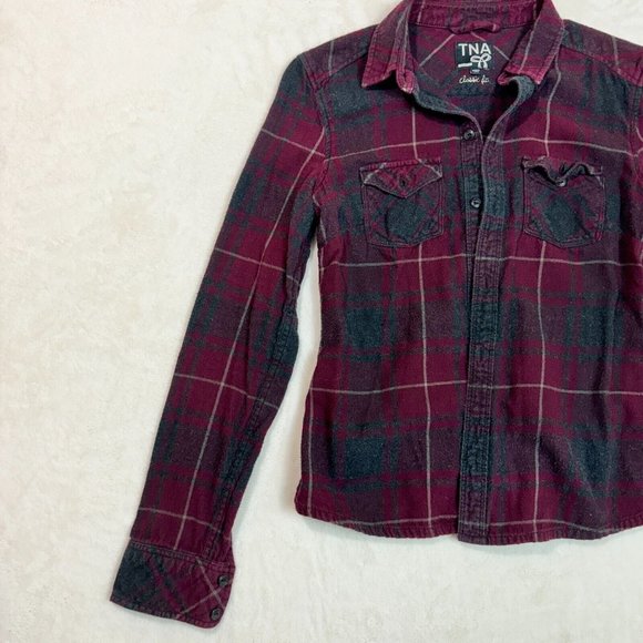 TNA Aritzia Women's XS Classic Fit Red & Black Plaid Flannel Shirt Button Down - Picture 4 of 10